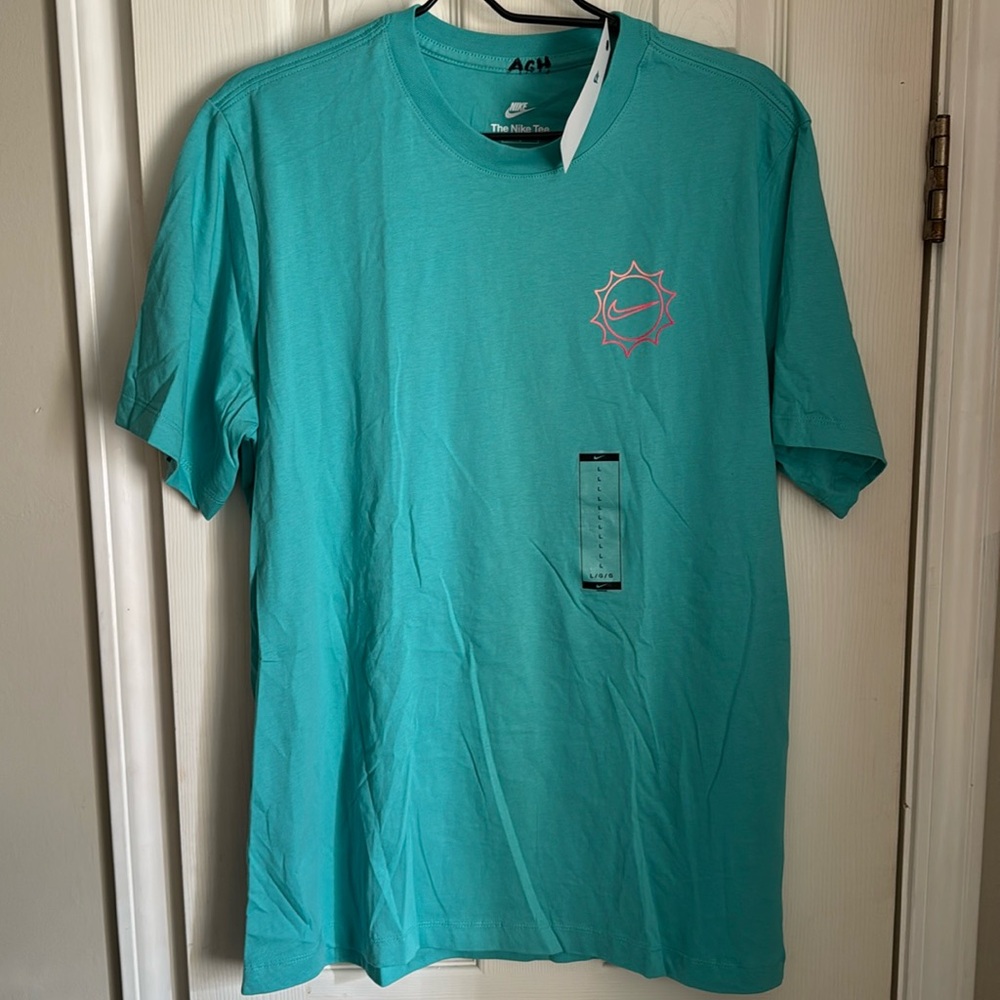 Teal color Nike tee graphic front and back size large